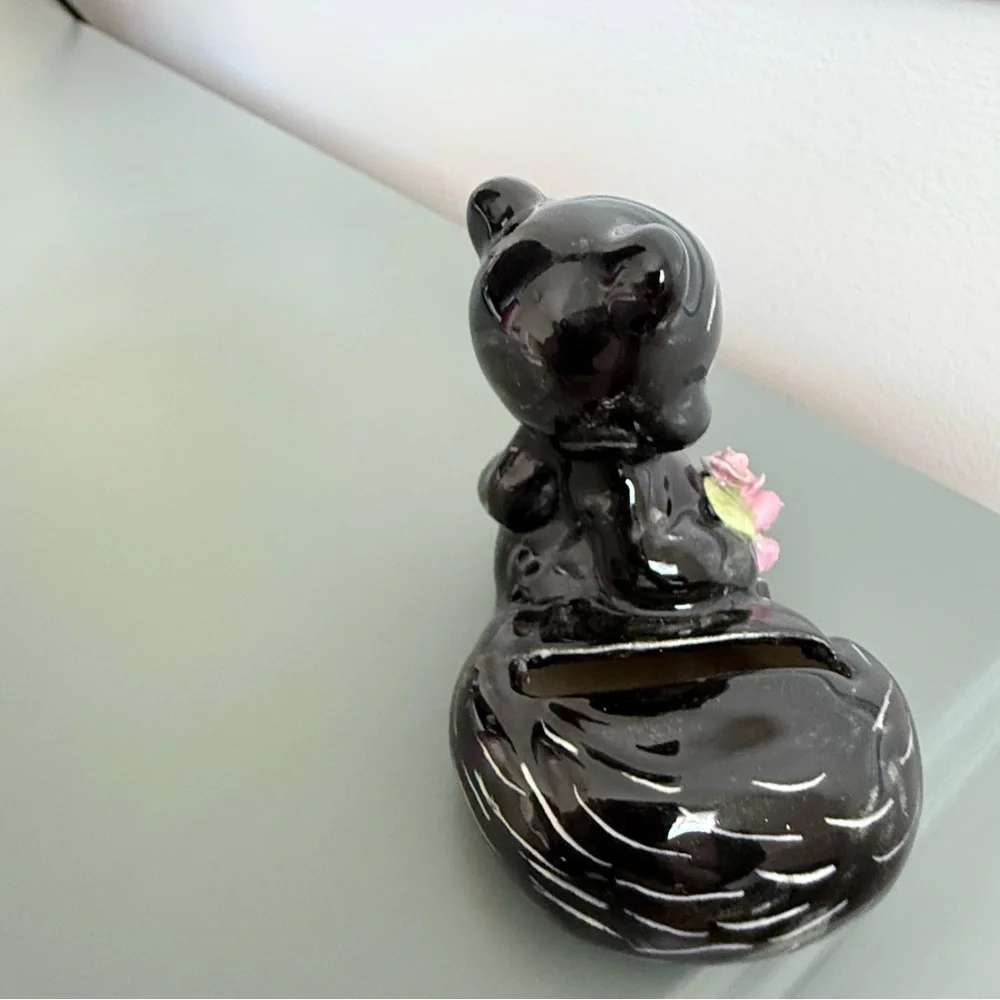 Vintage skunk with roses and slit in tail